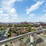 Serviced Apartment In Liverpool City Centre - Free Parking - Balcony - By Happy Days