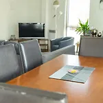 Serviced Apartment In Liverpool City Centre - Free Parking - Balcony - By Happy Days