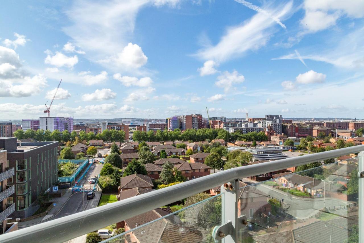 Serviced In Centre - Free Parking - Balcony - By Happy Days *