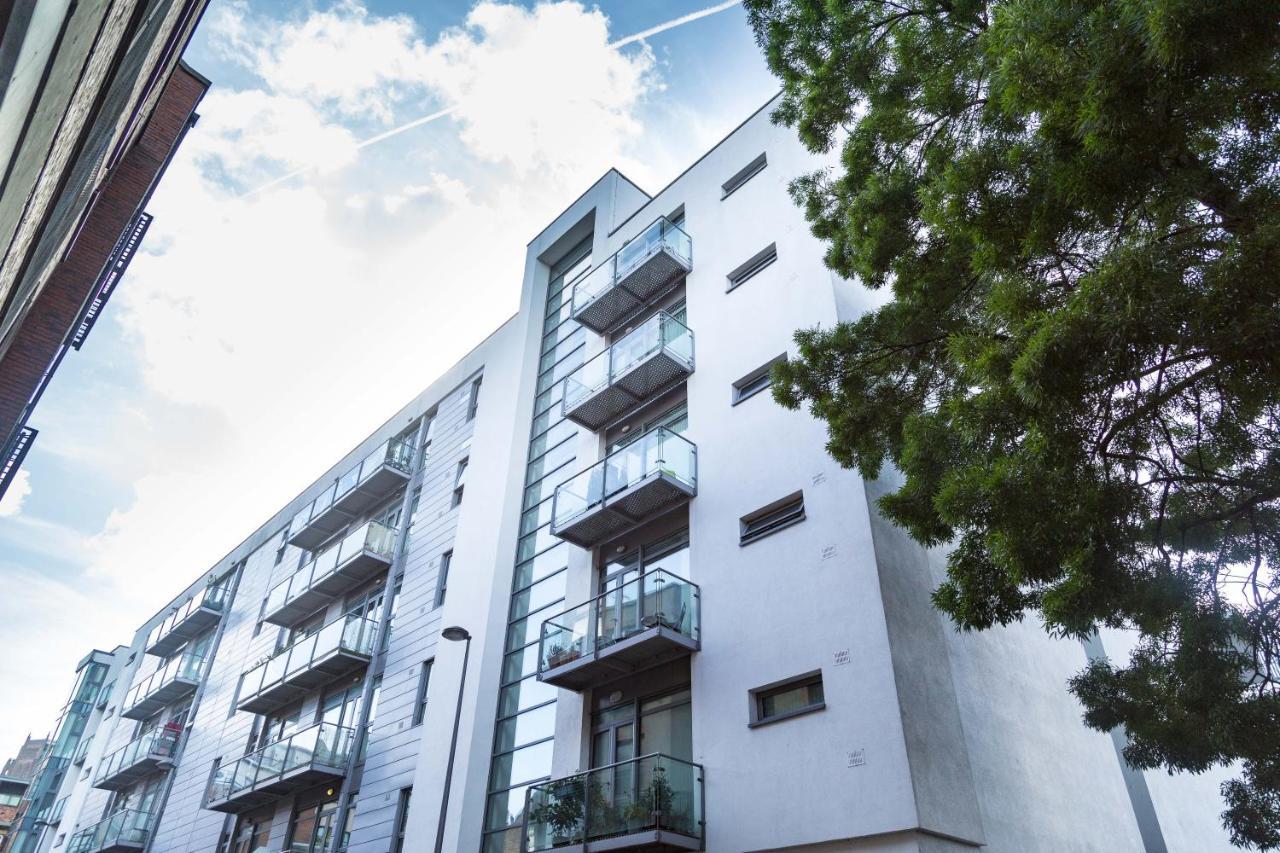 Apartment Serviced In Centre - Free Parking - Balcony - By Happy Days *