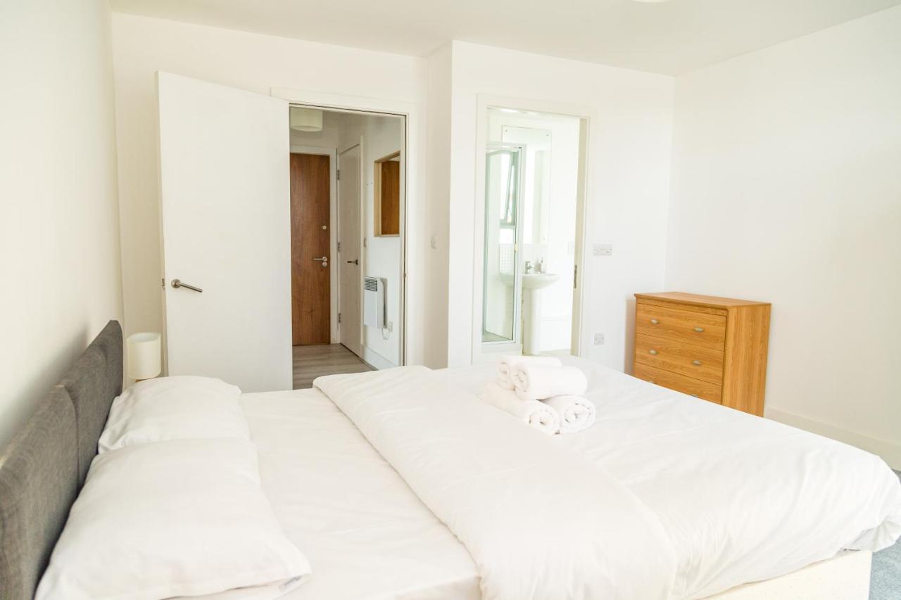 Serviced In Centre - Free Parking - Balcony - By Happy Days Apartment
