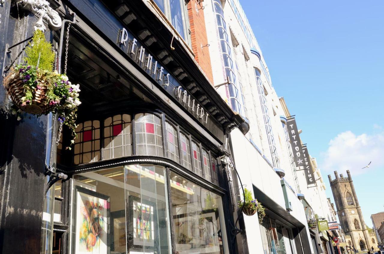 Serviced In Centre - Free Parking - Balcony - By Happy Days Liverpool