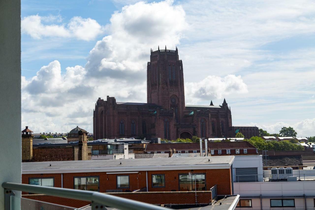 Serviced In Centre - Free Parking - Balcony - By Happy Days *