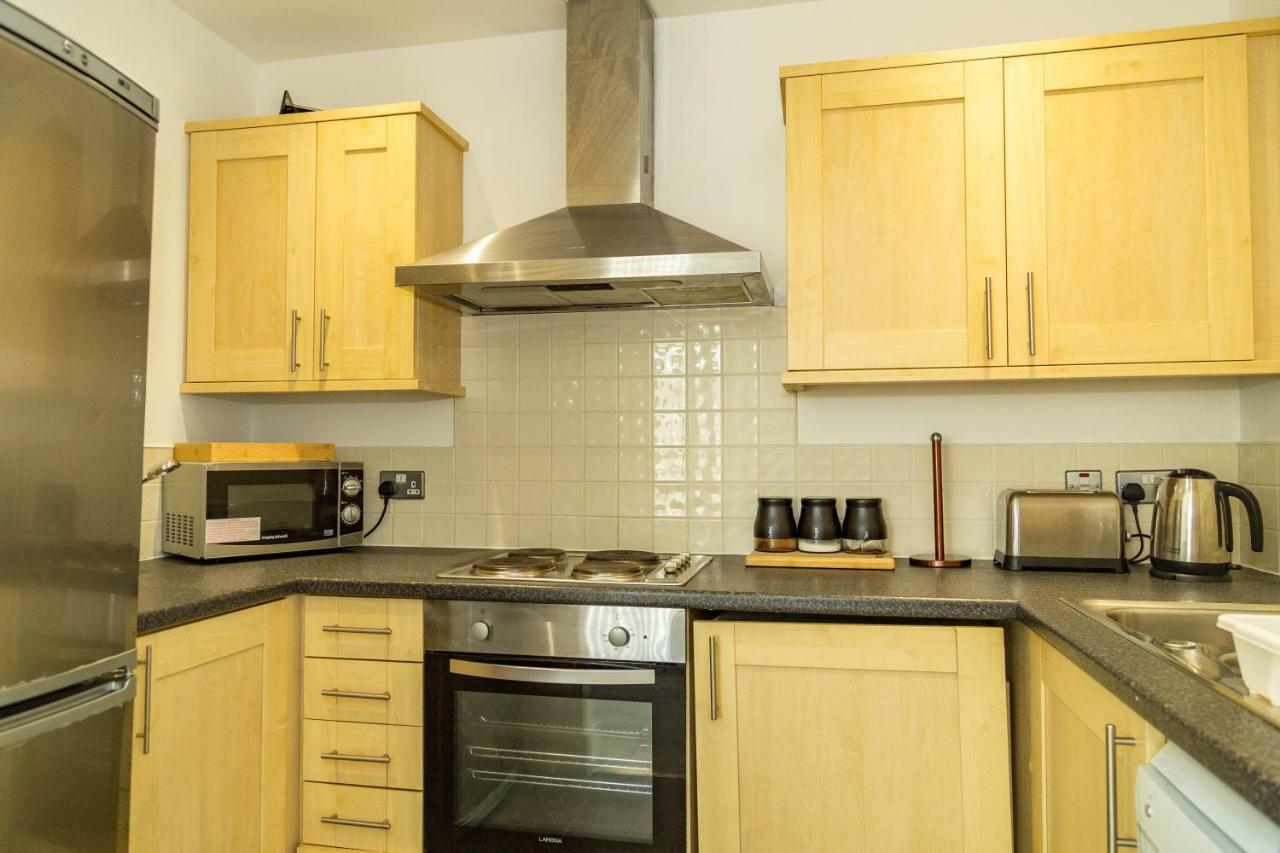 Serviced In Centre - Free Parking - Balcony - By Happy Days