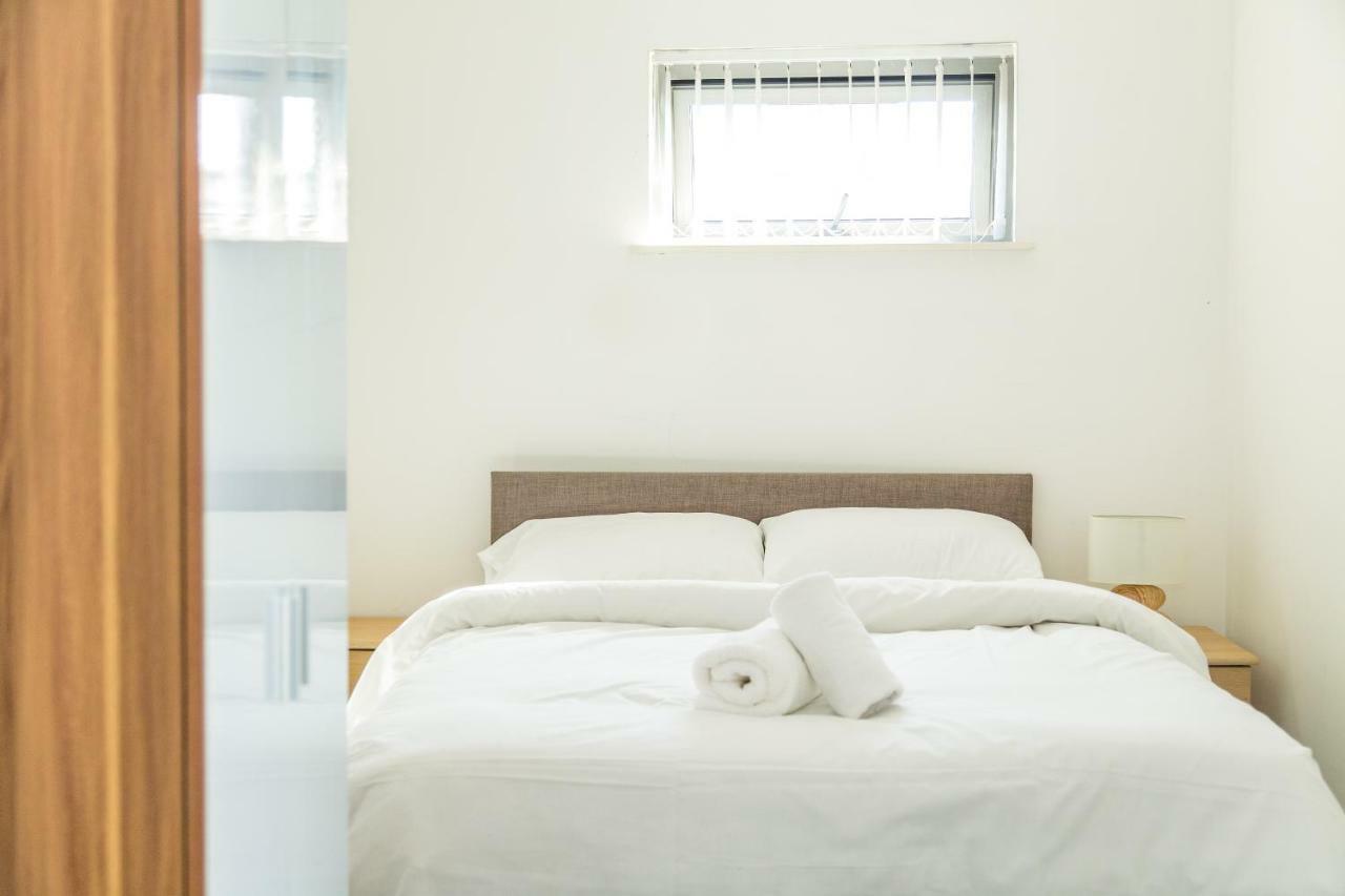 Apartment Serviced In Centre - Free Parking - Balcony - By Happy Days