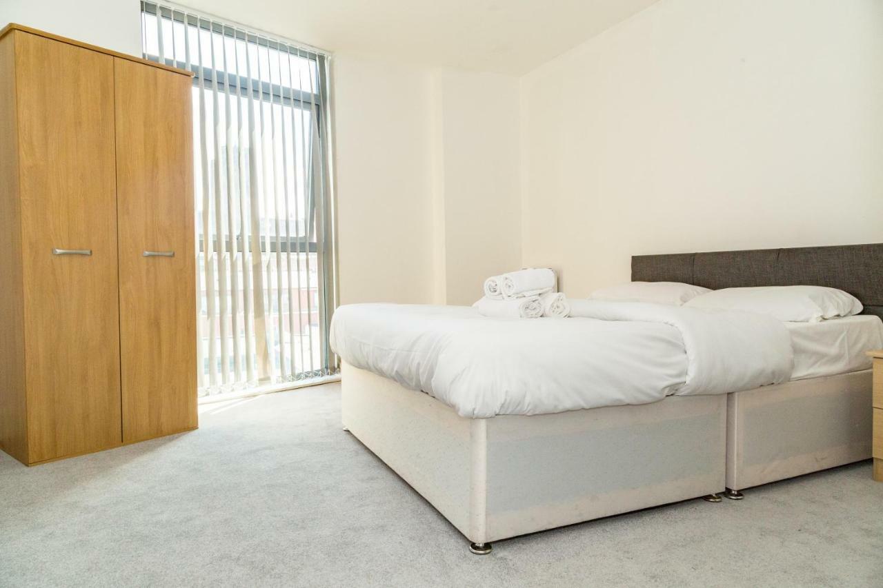 Serviced In Centre - Free Parking - Balcony - By Happy Days *